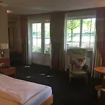 拜肯克劳勒尔酒店 3*